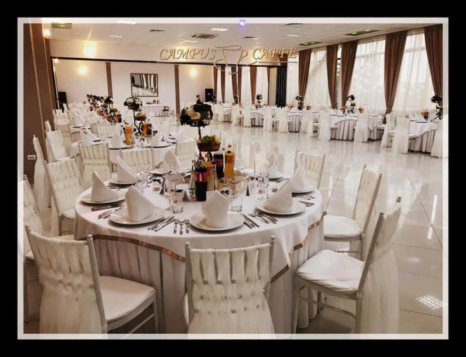 Campus Caffe Mansion Hotel Buzau Exterior photo
