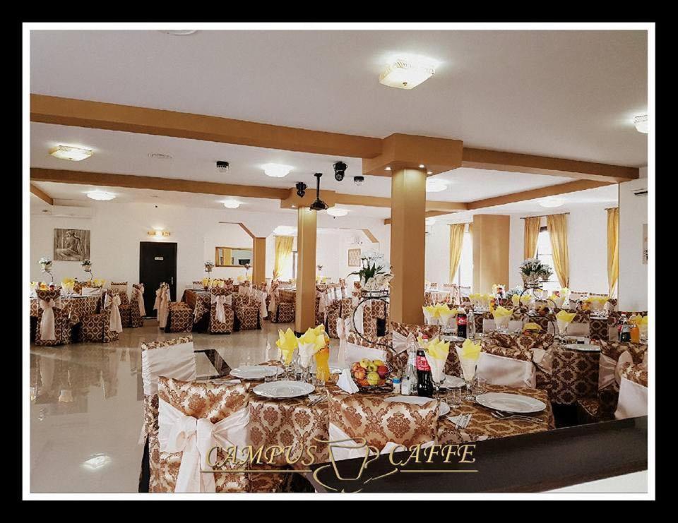 Campus Caffe Mansion Hotel Buzau Exterior photo